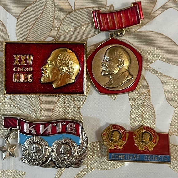 Set Of 16 city ​​award badges Pins  USSR congresses of the CPSU - Picture 4 of 5